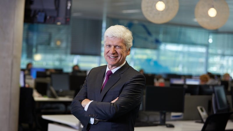 Arnaud Vassié in Assistance Centre